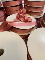 Art 1043 Doppio raso rosa antico con tirante rotoli da 100 mt - immagine 3