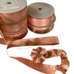 Art 1049 doppio raso ricamato con tirante rotoli da mt30