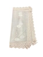 Art 1272 Runner quadrato in tulle